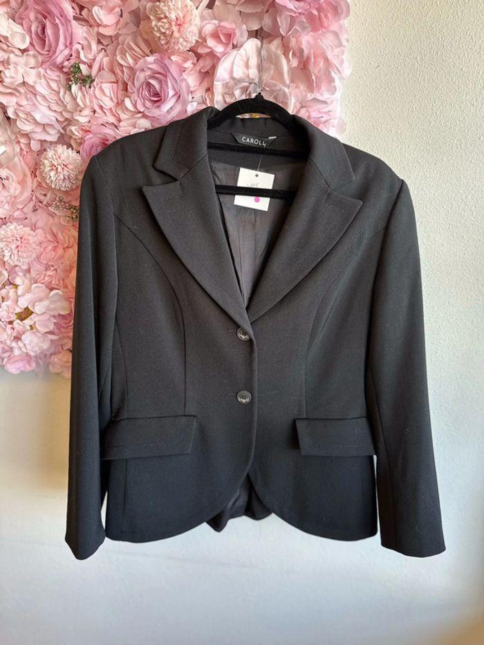 Blazer noir de la marque Caroll en taille 40 - photo numéro 1