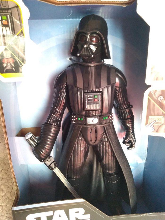 Figurine sonore et lumineuse Dark Vador Star Wars 4+ Hasbro - photo numéro 3