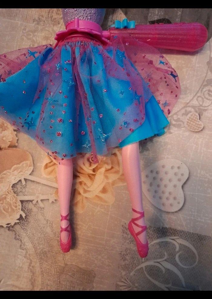 Poupée Barbie danseuse magique - photo numéro 4