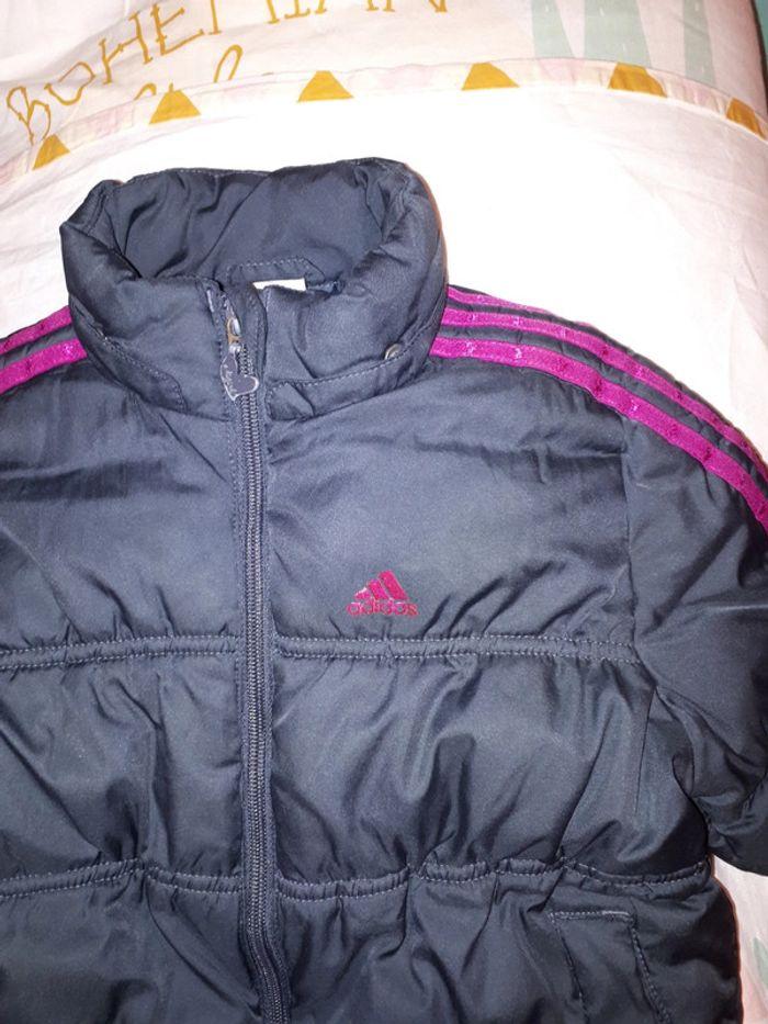 Doudoune noire et fushia Adidas 5 ans très bon état - photo numéro 2