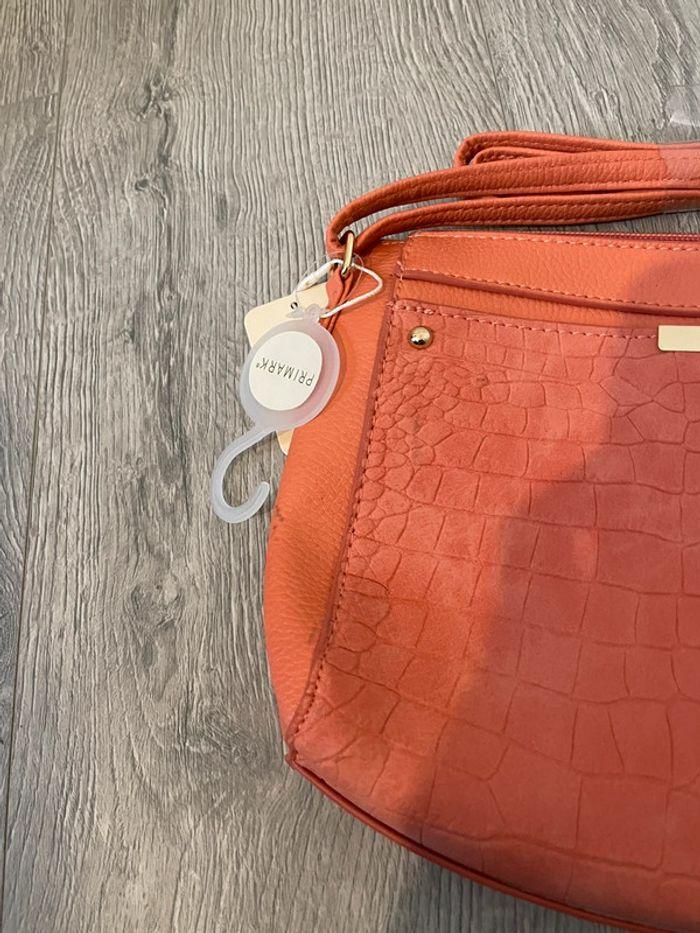 Sac bandoulière corail effet crocodile corail neuf primark - photo numéro 3