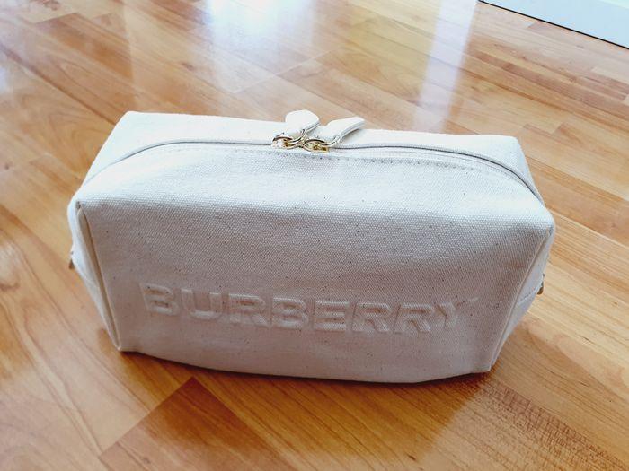 Trousse De Toilette "BURBERRY" en Toile Blanche neuve sous blister. - photo numéro 2