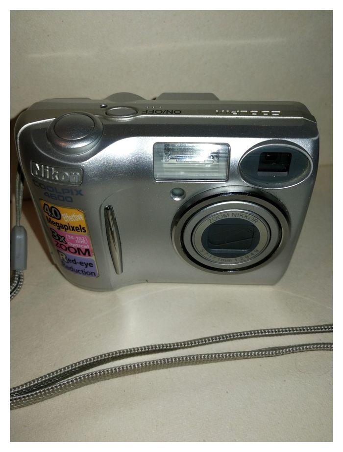 APN Nikon Coolpix 4600 4Mp Appareil photo Vintage / Excellent état - photo numéro 1