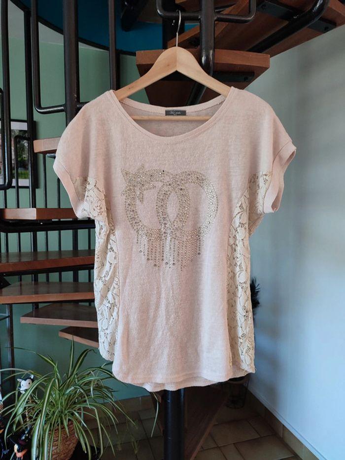 T-shirt beige paillettes dentelle offert - photo numéro 1