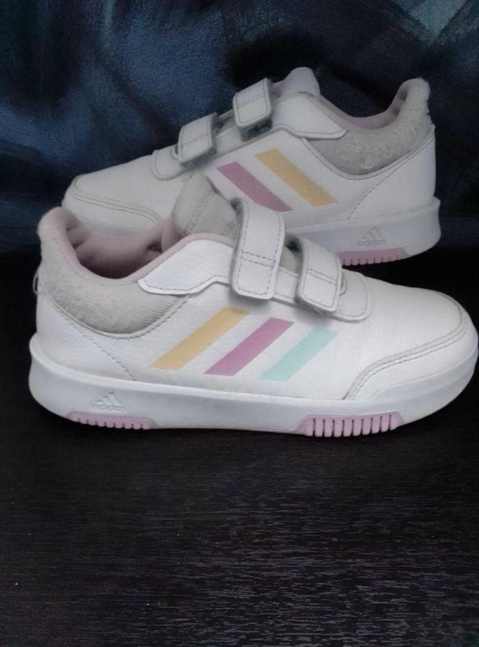 Basket adidas fille pointure 33 - photo numéro 1