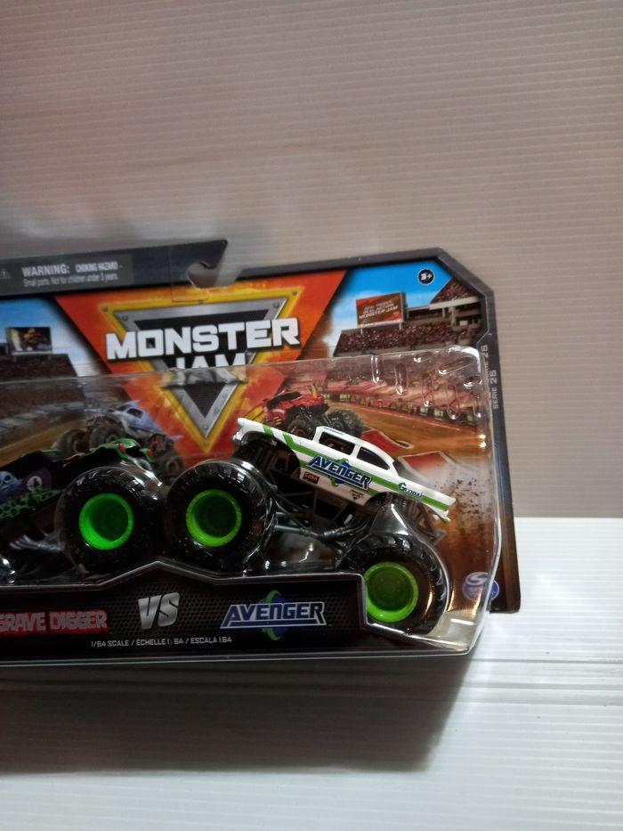 Monster jam grave digger vs avenger - photo numéro 3