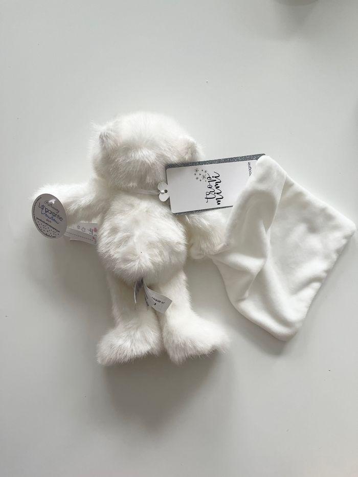 Peluche doudou ours avec mouchoir - photo numéro 2