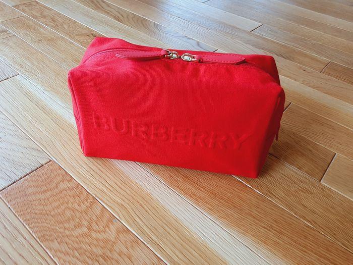 Trousse De Toilette "BURBERRY" en Toile Rouge  neuve sous blister. - photo numéro 8