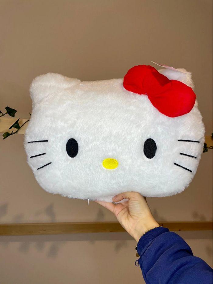 Peluche coussin Hello Kitty grande taille - photo numéro 1