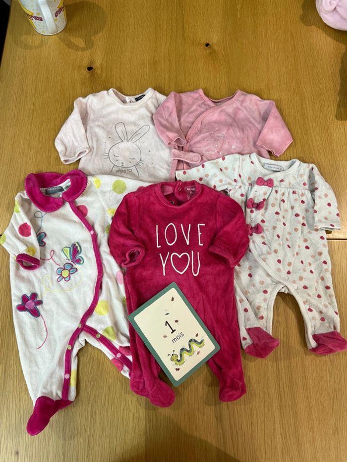 Lot  5 pyjamas une pièce fille 1 mois j1 - photo numéro 1