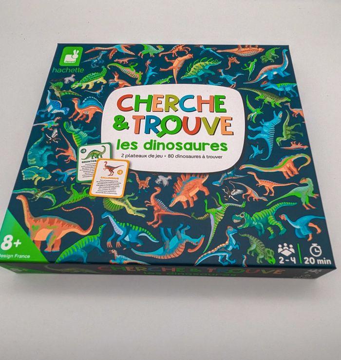 Cherche et trouve les dinosaures