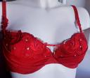 Soutien-gorge rouge glamour et petit pois doré pendentif escarpin doré Charlotte T 90B