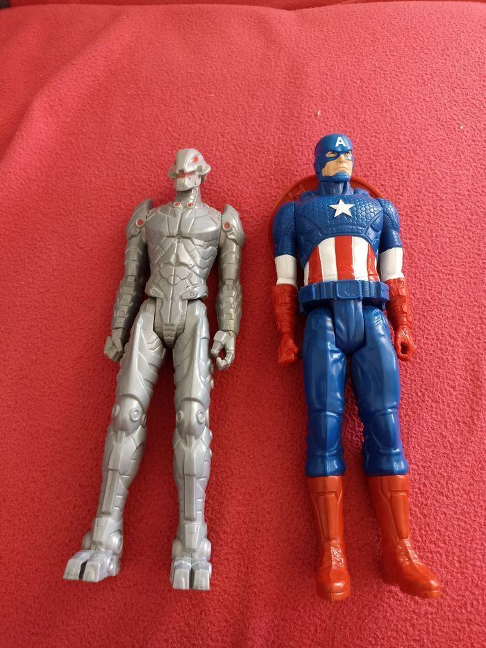 Lot  figurine 30cm Avengers captaine America et ultron