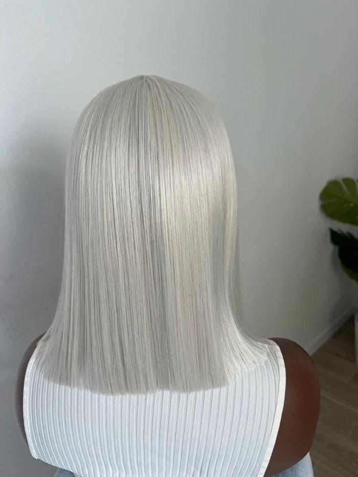 Perruque bob blonde carré plongeant lace front - photo numéro 7