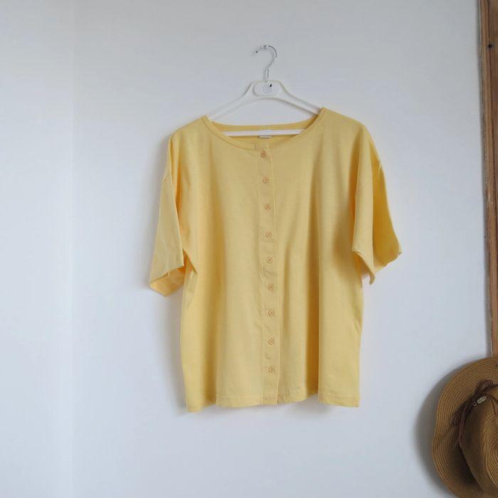 T-shirt boutonné jaune - photo numéro 1