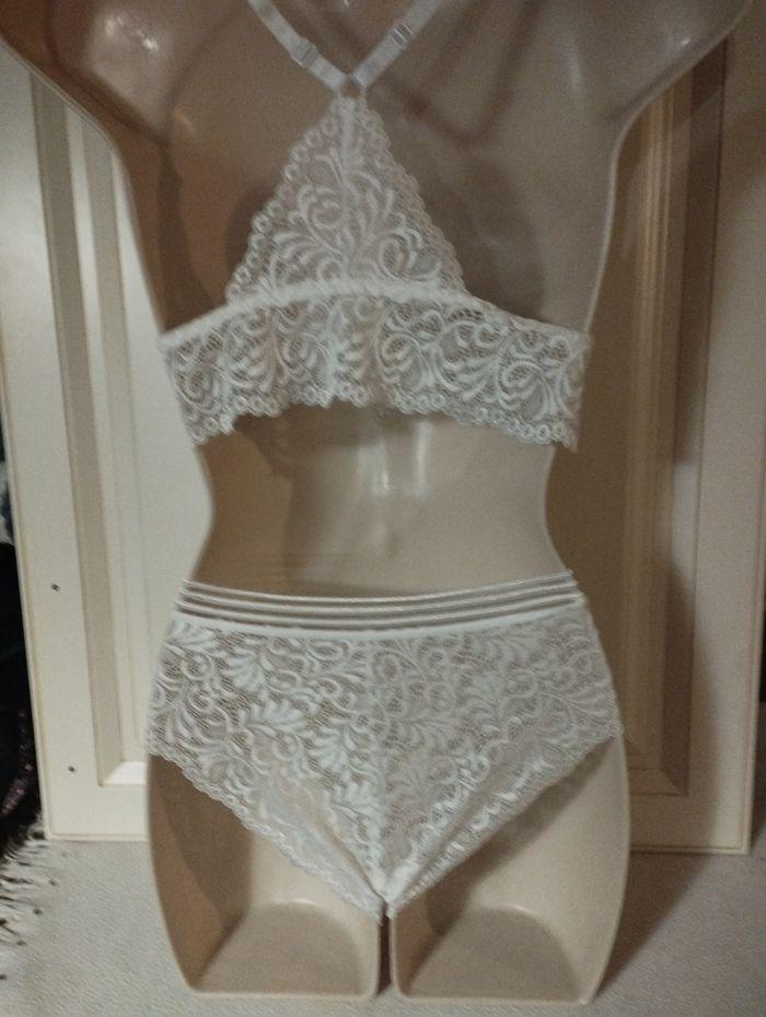 Ensemble de lingerie neuf, triangle  couleur ivoire sans armatures  Svou M pour le haut et s ou M pour le bas - photo numéro 4