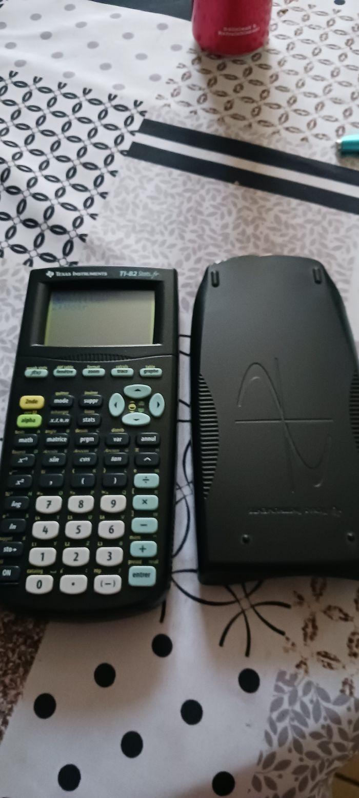 Calculatrice scientifique - photo numéro 1