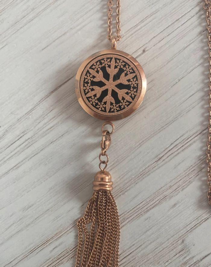 Collier pendentif avec diffuseur de parfum - photo numéro 3