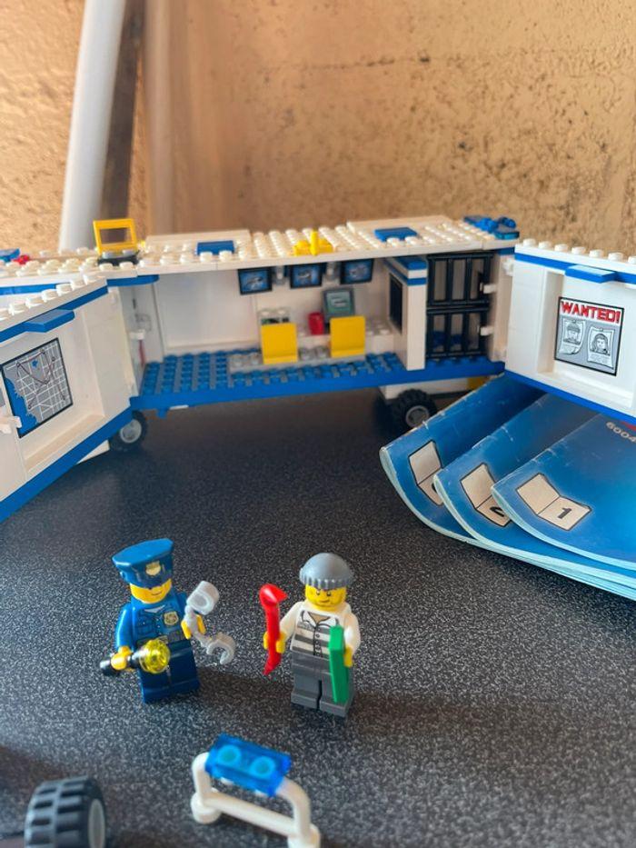 LEGO City - L'unité de police mobile - 60044 - photo numéro 5