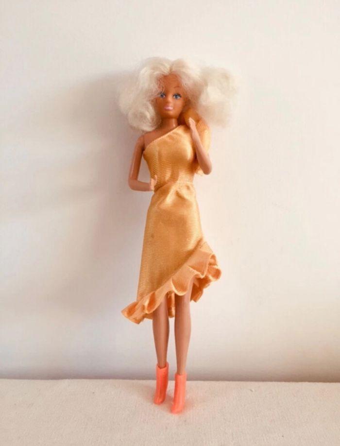 Poupée mannequin barbie ancienne 1966 - photo numéro 1