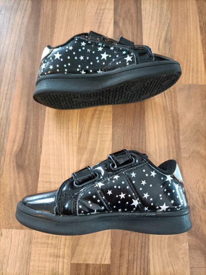 Chaussures noires vernies avec étoiles 27-28 - photo numéro 5