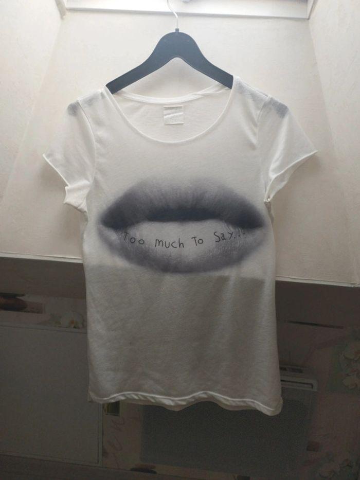 T-shirt bouche - photo numéro 1