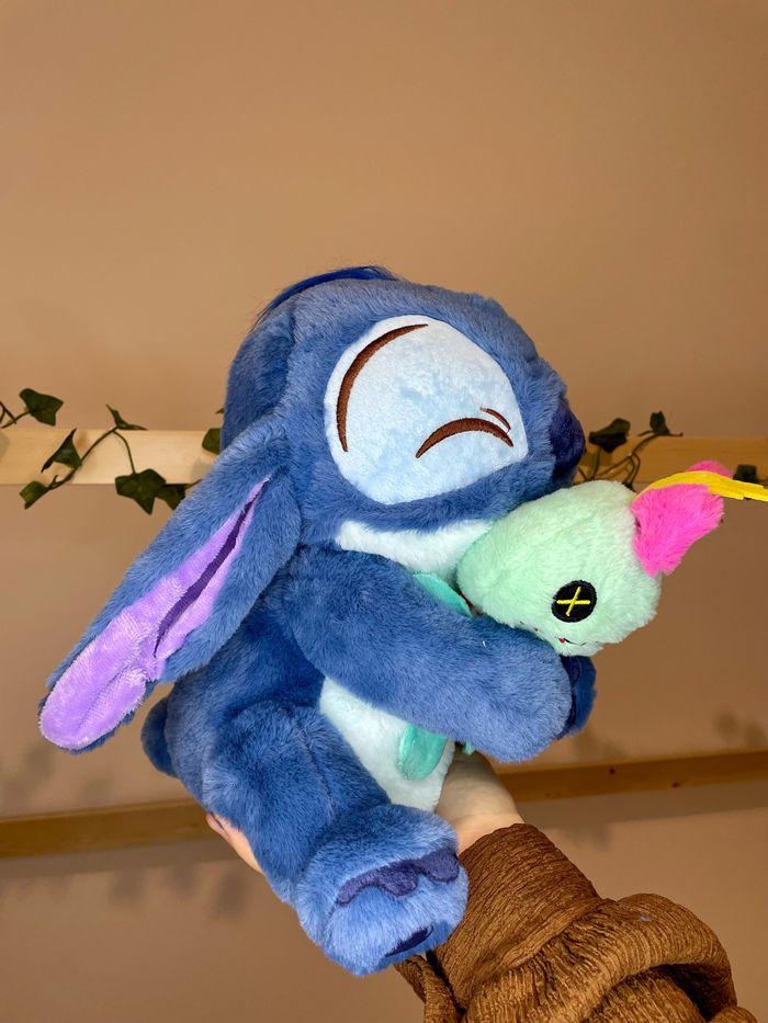 Peluche Disney Stitch avec son doudou souillon - photo numéro 5