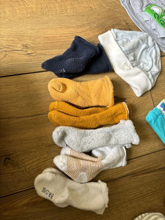 Lot bonnets/chaussons/chaussettes (13 à 15) - photo numéro 12