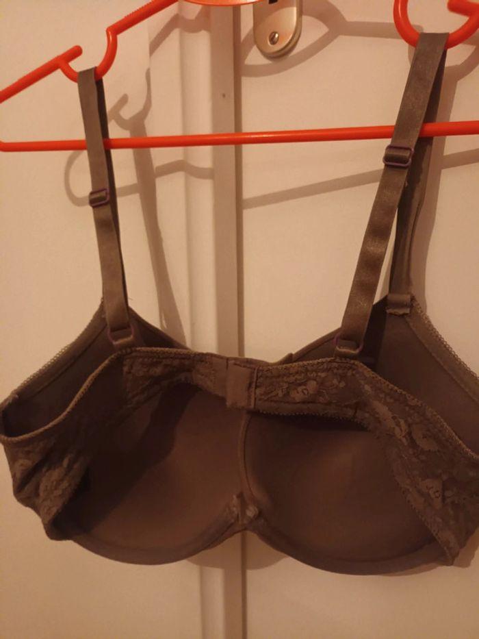 Soutien-gorge couleur taupe - photo numéro 3