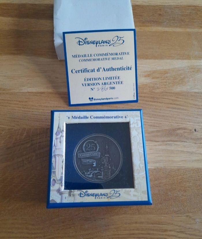 Médaille souvenir 25 ans Disneyland Paris - photo numéro 3