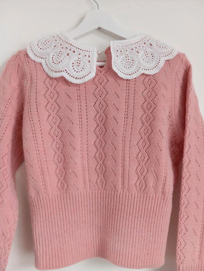 Élégant pull rose col claudine un broderie anglaise - photo numéro 3