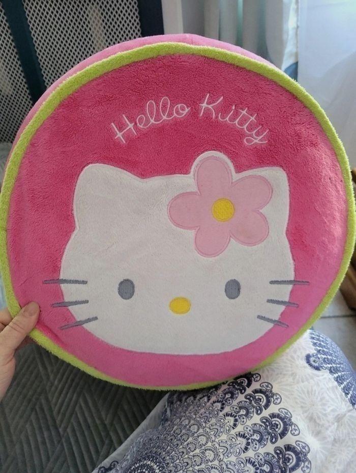 Pouf en velours ras Hello Kitty - photo numéro 3