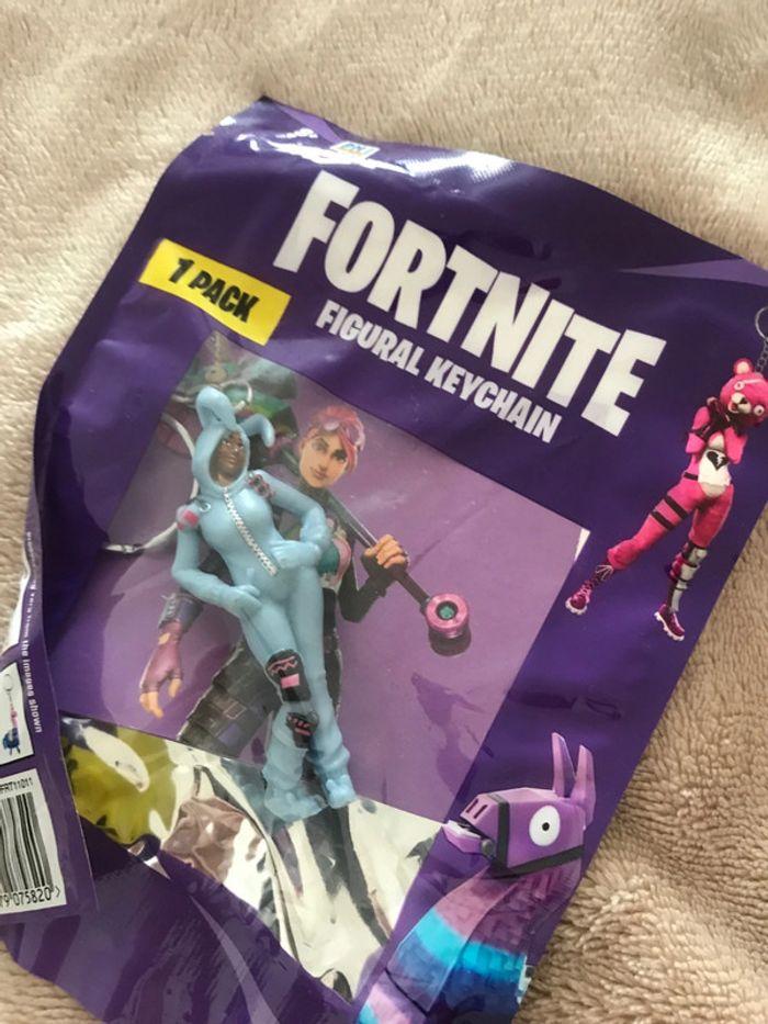 Figurine fornite le lot - photo numéro 3