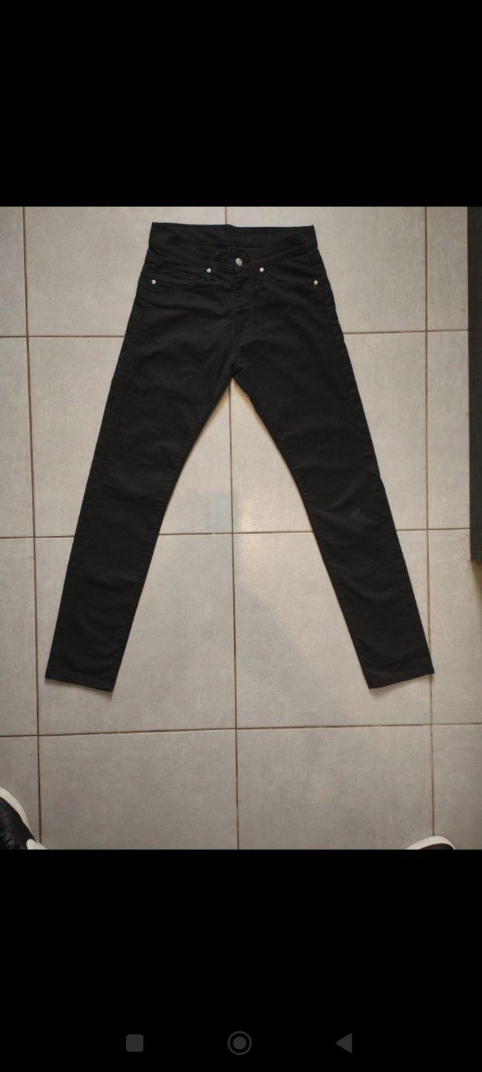 Pantalon Carhartt noir taille 38 très bon état - photo numéro 2