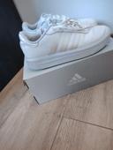 Adidas court platform