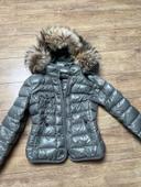 Doudoune à capuche Moncler en duvet gris taille XS cintrée chaude