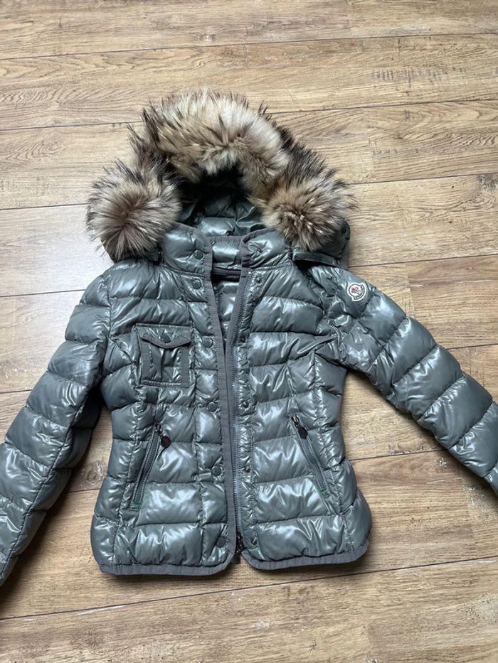 Doudoune à capuche Moncler en duvet gris taille XS cintrée chaude - photo numéro 1