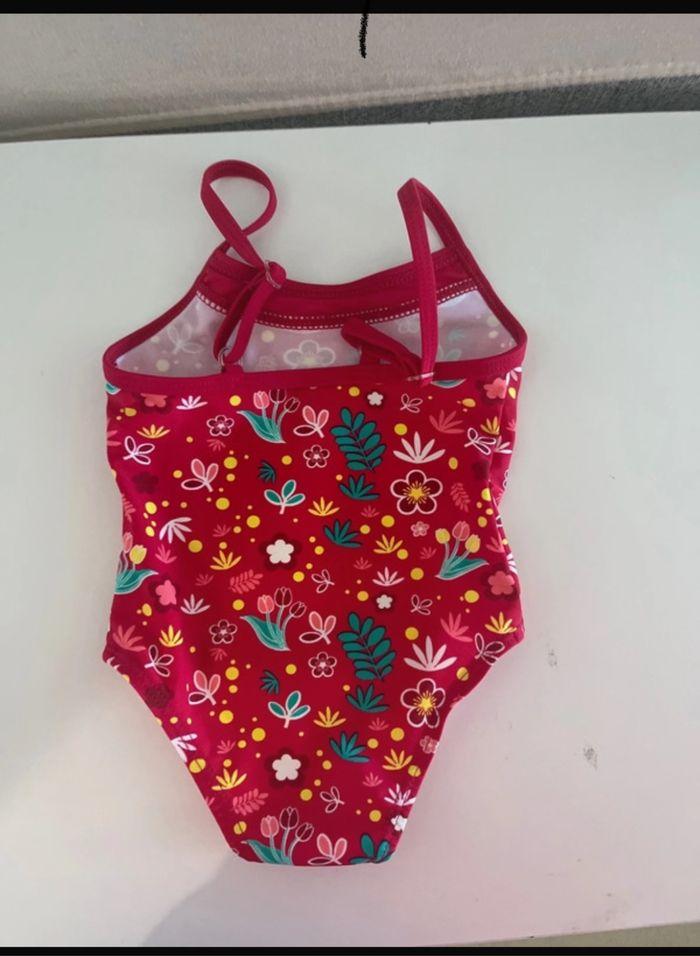 Bonsoir je vend un maillot de bain pour fille - photo numéro 2