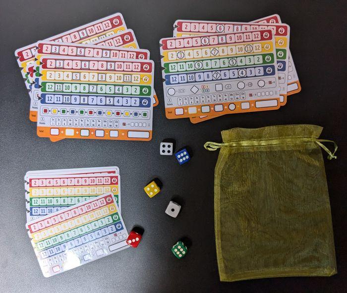 Lot Qwixx Bonus + 6 dés - Jeu de société - photo numéro 1