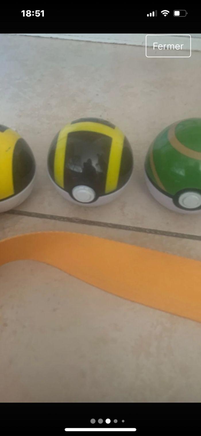 Lot de pokeball avec ceinture pokemon - photo numéro 3