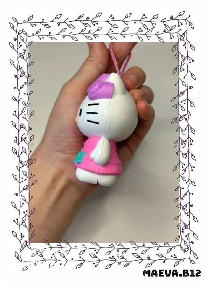 Gros porte clés / Figurine Hello Kitty McDonald's 2015 avec cadeau dedans - photo numéro 3