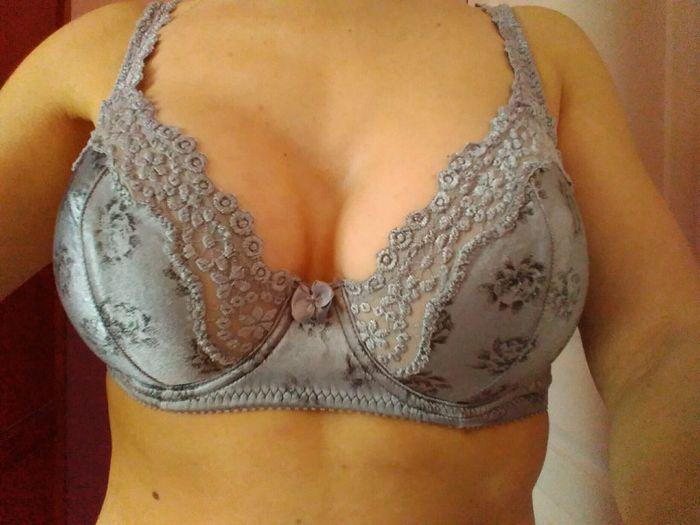 Soutien gorge gris avec motifs fleurs. - photo numéro 4