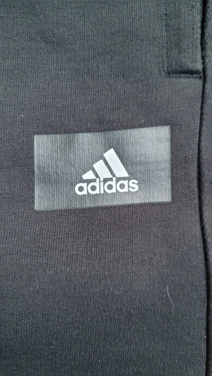 Jogging Adidas noir taille 15-16 ans en très bon état - photo numéro 3