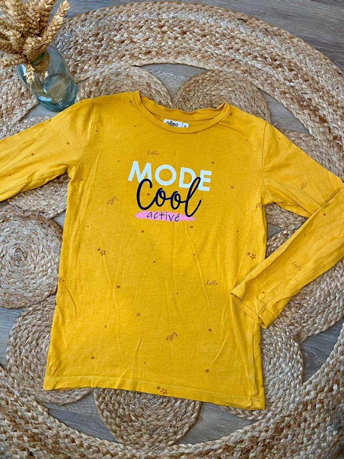 T-shirt manches longues jaune moutarde Gémo taille 8 ans - photo numéro 1