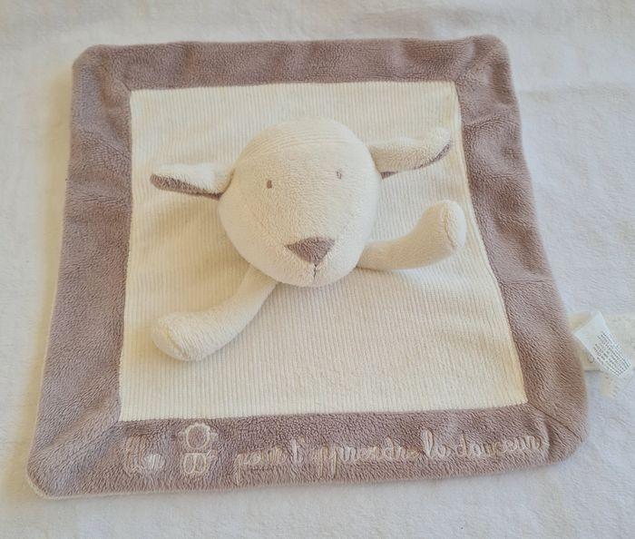 Doudou Mouton carre plat blanc et beige - Obaibi