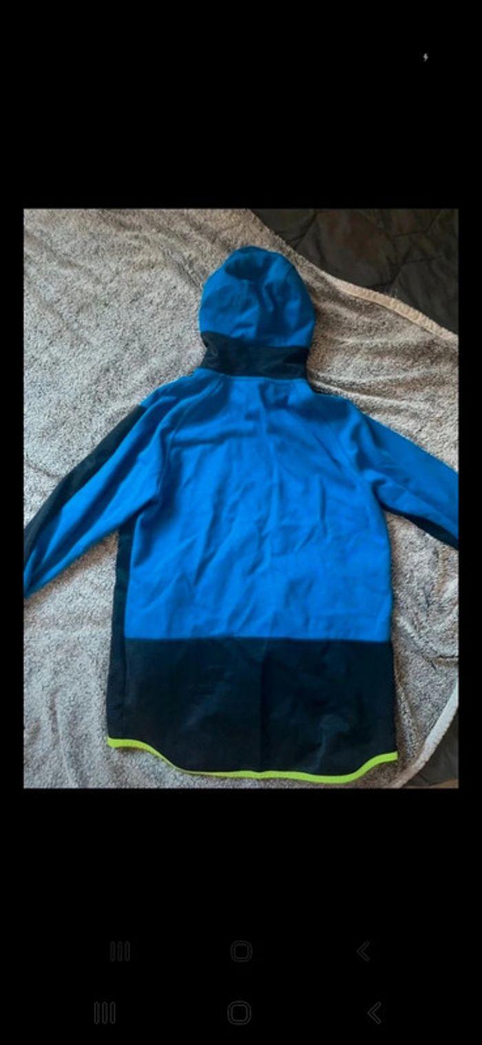 Veste sweat à capuche Nike bleu et vert fluo. - photo numéro 2