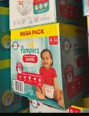 Un carton de Pampers premium taille 4