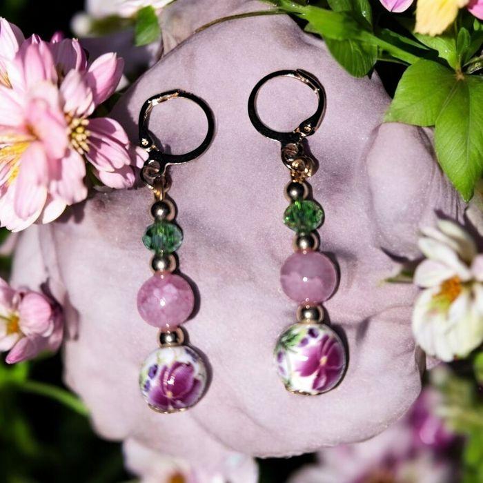 Boucles d oreilles en acier inoxydable doré perles en cristal vert perles de verre  et perles en ceramique violet fleurie - photo numéro 2