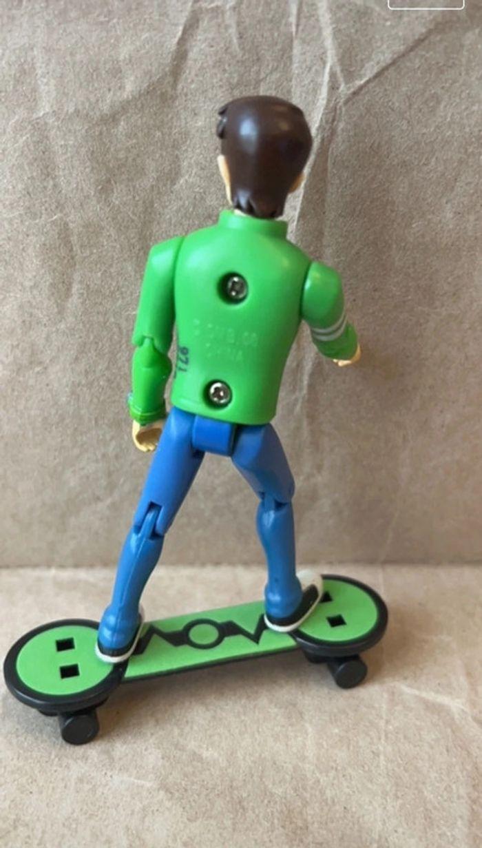 Bandai Ben 10 2008 Rare figurine Ben Tennyson skateboard veste verte - photo numéro 2