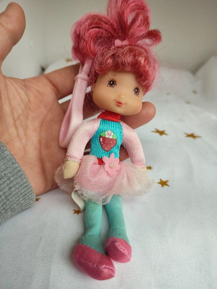 Charlotte fraise poupée doll figurine porte clef clé 2007 bandai strawberry shortcake rose pink - photo numéro 2